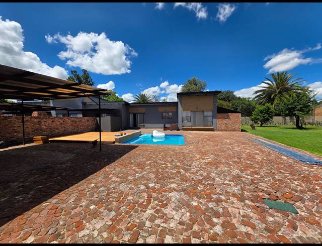 2 BEDROOM HOUSE FOR SALE IN VAALPARK